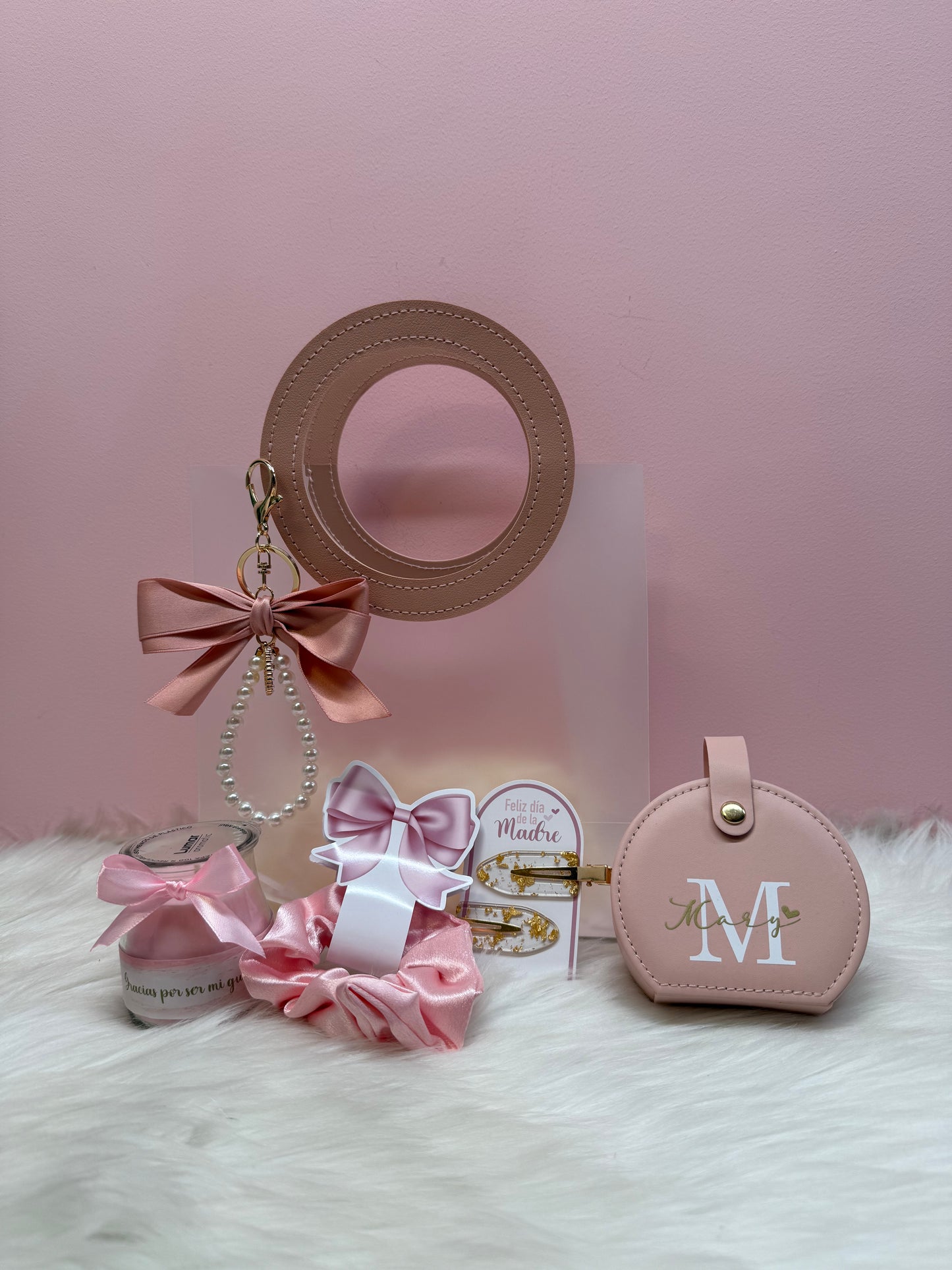 Bolsa de regalo con llavero, clip y scrunchie para el cabello, vela aromatica y mini joyero