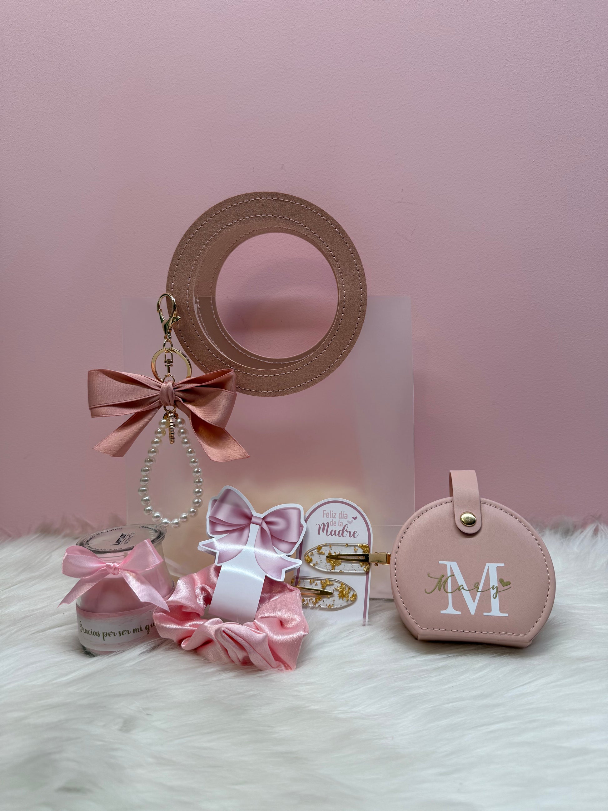 Bolsa de regalo con llavero, clip y scrunchie para el cabello, vela aromatica y mini joyero