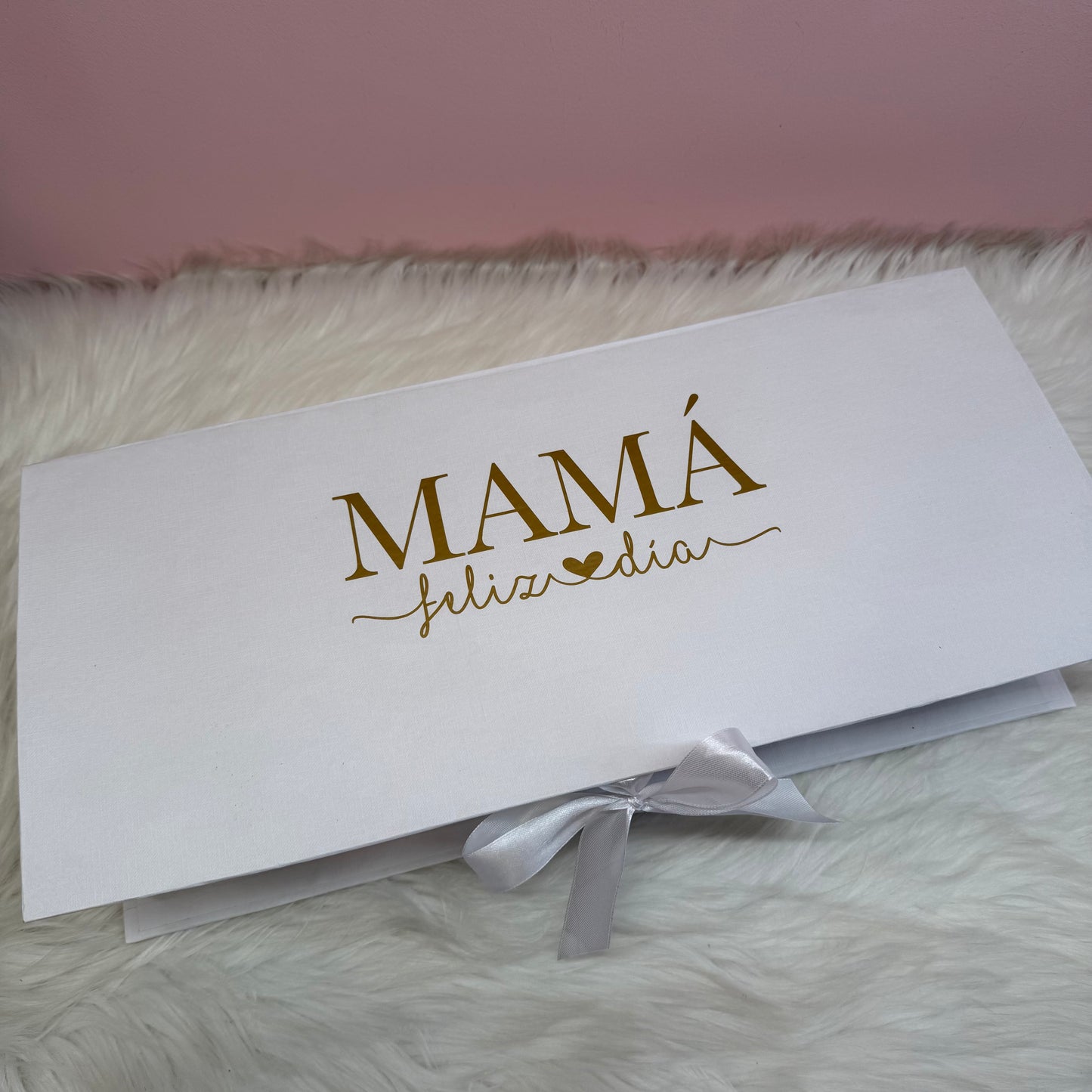 Caja cofre personalizada con corazon i love u y rosas preservadas