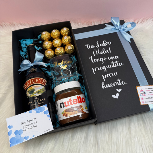 Caja personalizada con ferrero, vaso, nutella, baileys y dedicatoria, quieres ser mi madrina?