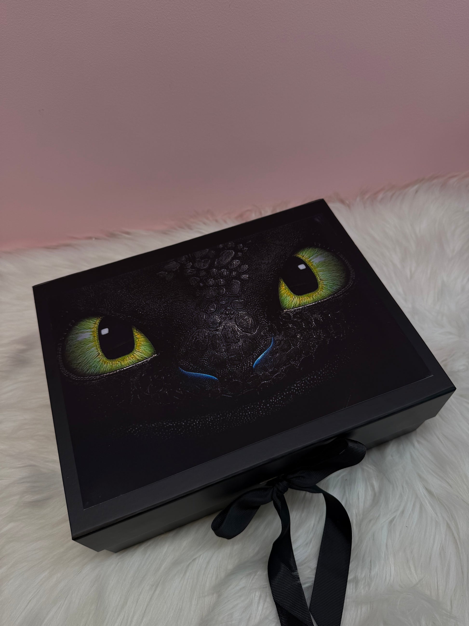 Caja personalizada con rostro, mirada de chimuelo, desdentado como entrenar a tu dragon. 