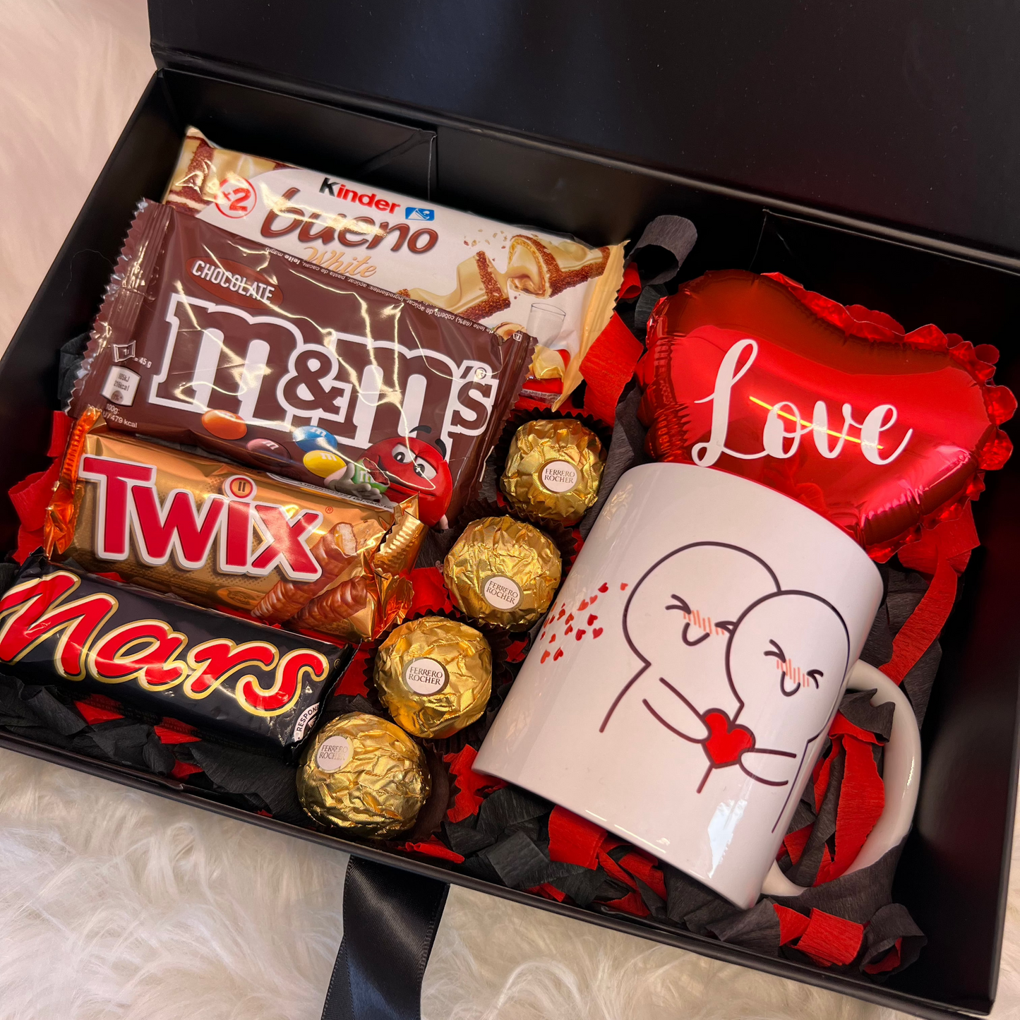 Caja magnética de regalo con taza sublimada, mini globo y chocolates