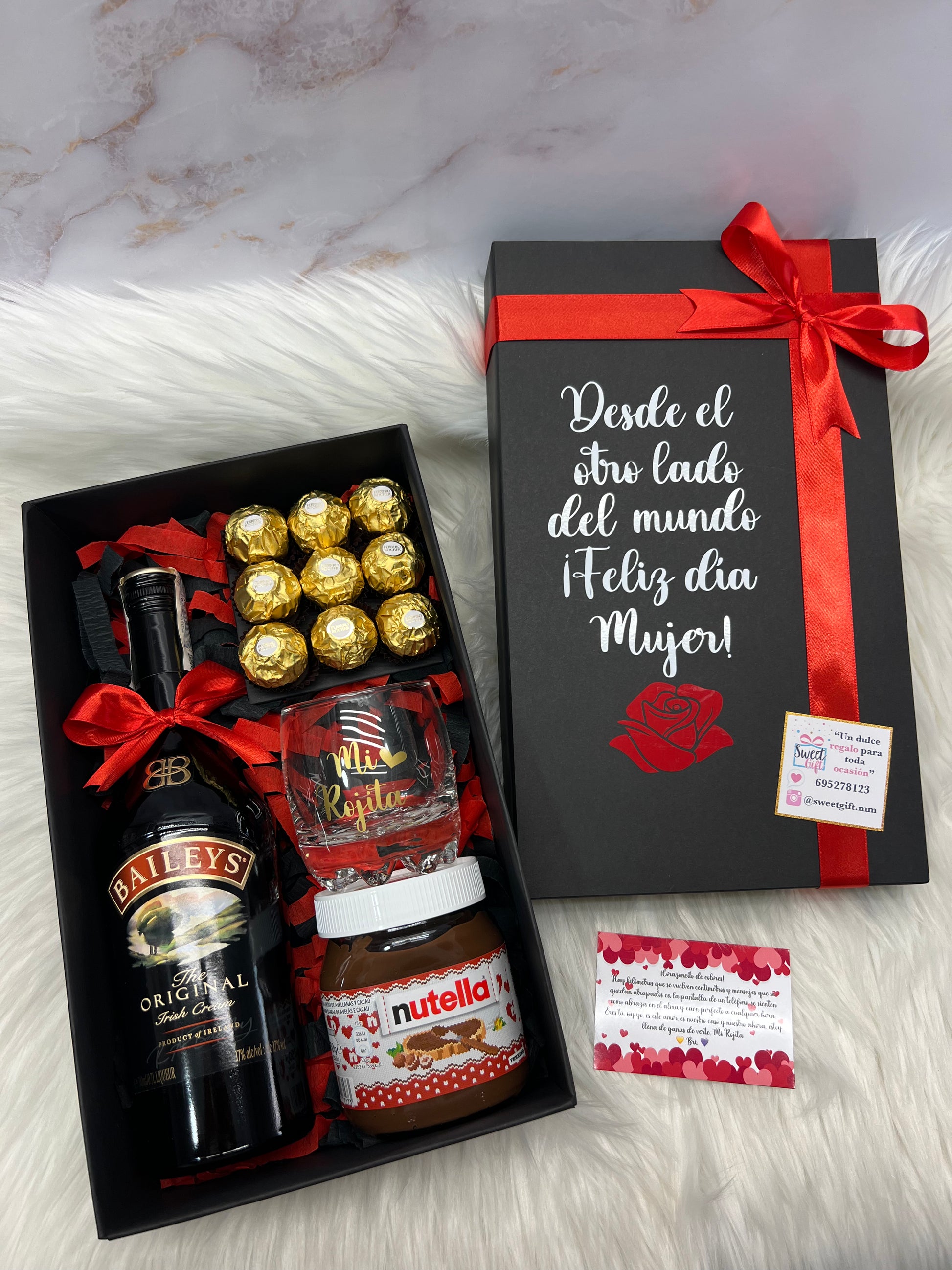 Caja personalizada con ferrero, vaso, nutella, baileys y dedicatoria, Feliz dia de la mujer.