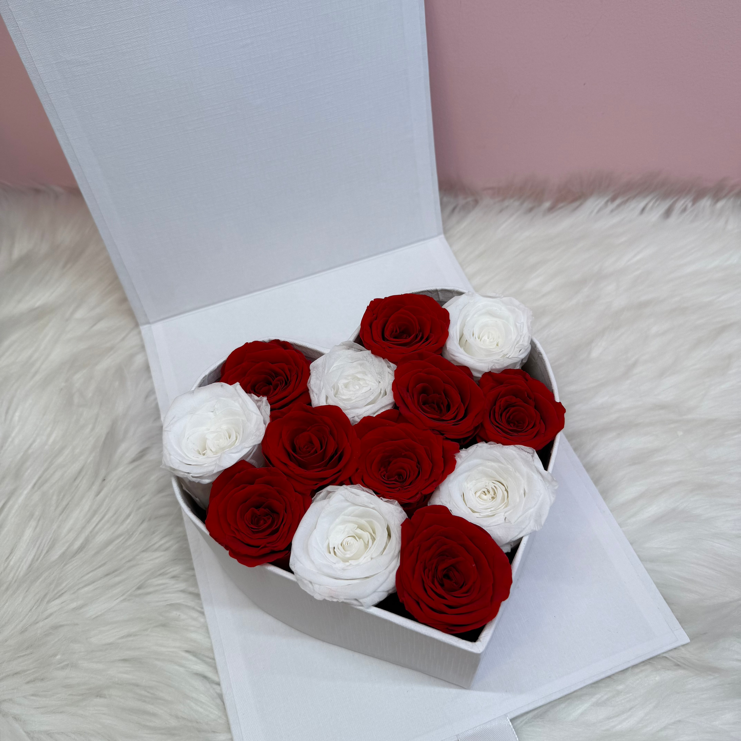 Caja cofre con corazon y rosas preservadas